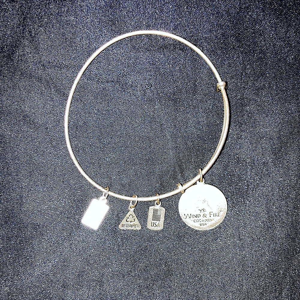 Wind & Fire (Alex & Ani competitor) expandable bracelet ice skates